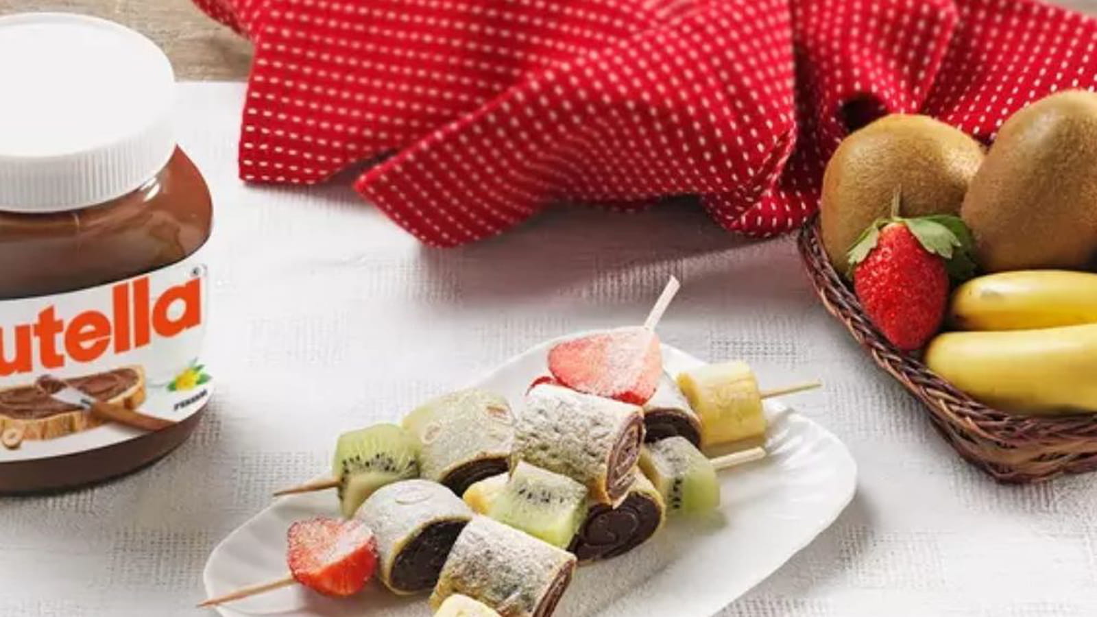 Brochettes de crêpes au Nutella® et aux fruits