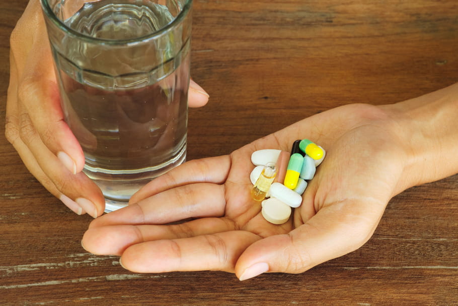 Vitamines chez la femme ménopausée : carence, supplémentation