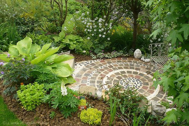 Une courette pav&eacute;e