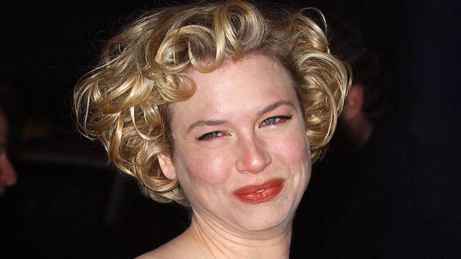 La coupe courte bouclée de Renée Zellweger