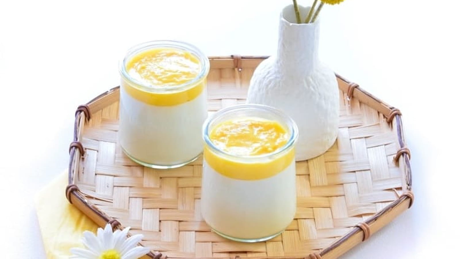 Mousse à la noix de coco et curd aux fruits de la passion