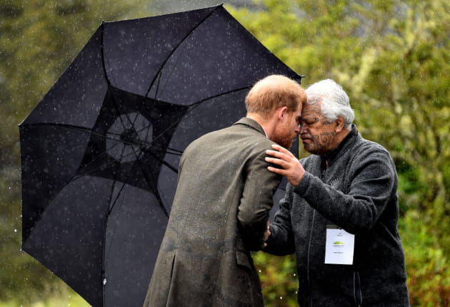 Prince Harry fait le hongi, salut néo-zélandais