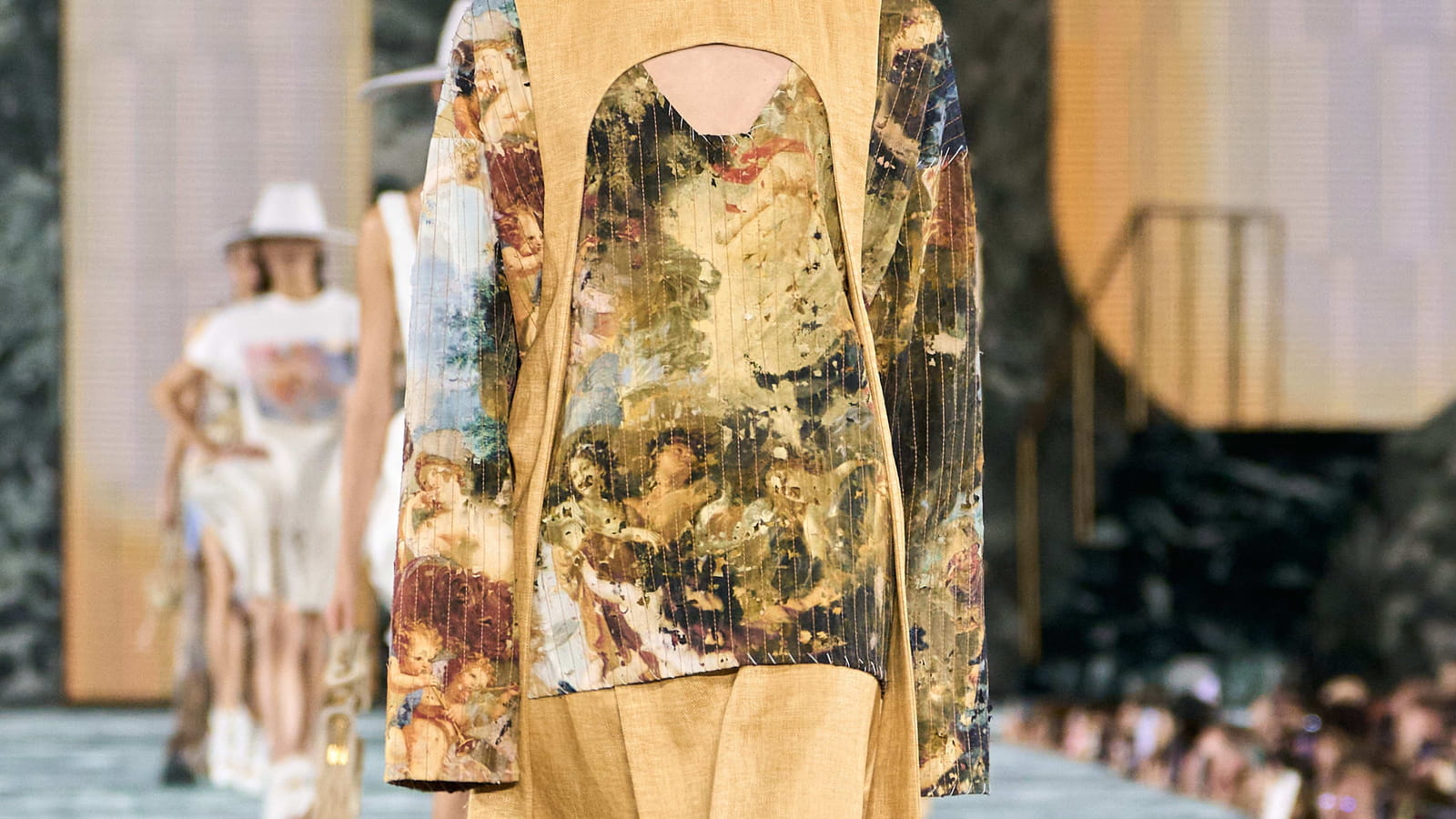 Look 10