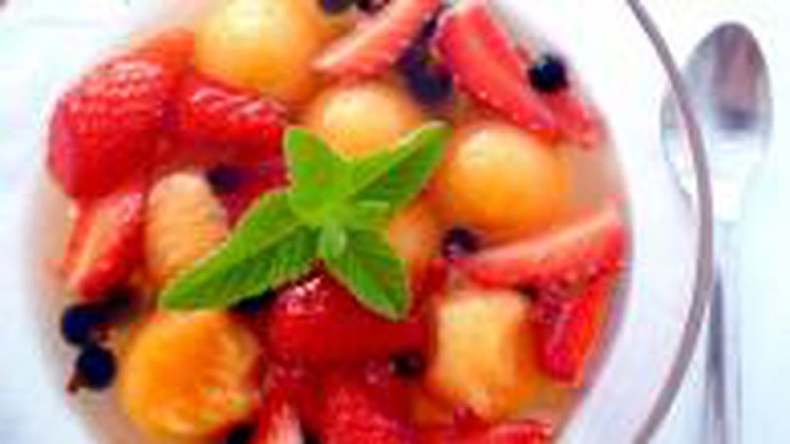 Salade melon-fraise-cassis