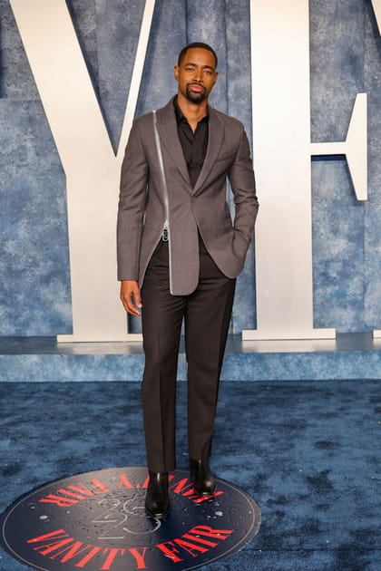 Jay Ellis en costume fendu Fendi