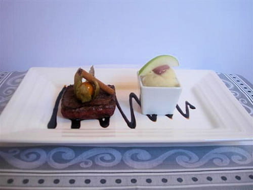 Pavé de biche sauce cannelle vin, purée céleri pomme Granny Smith