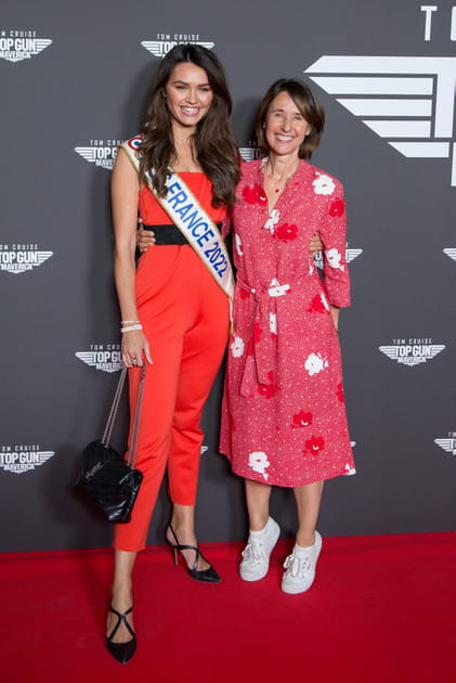 Diane Leyre et Alexia Laroche-Joubert, &agrave; l'avant-premi&egrave;re de "Top Gun&nbsp;: Maverick" &agrave; Paris, le 19&nbsp;mai