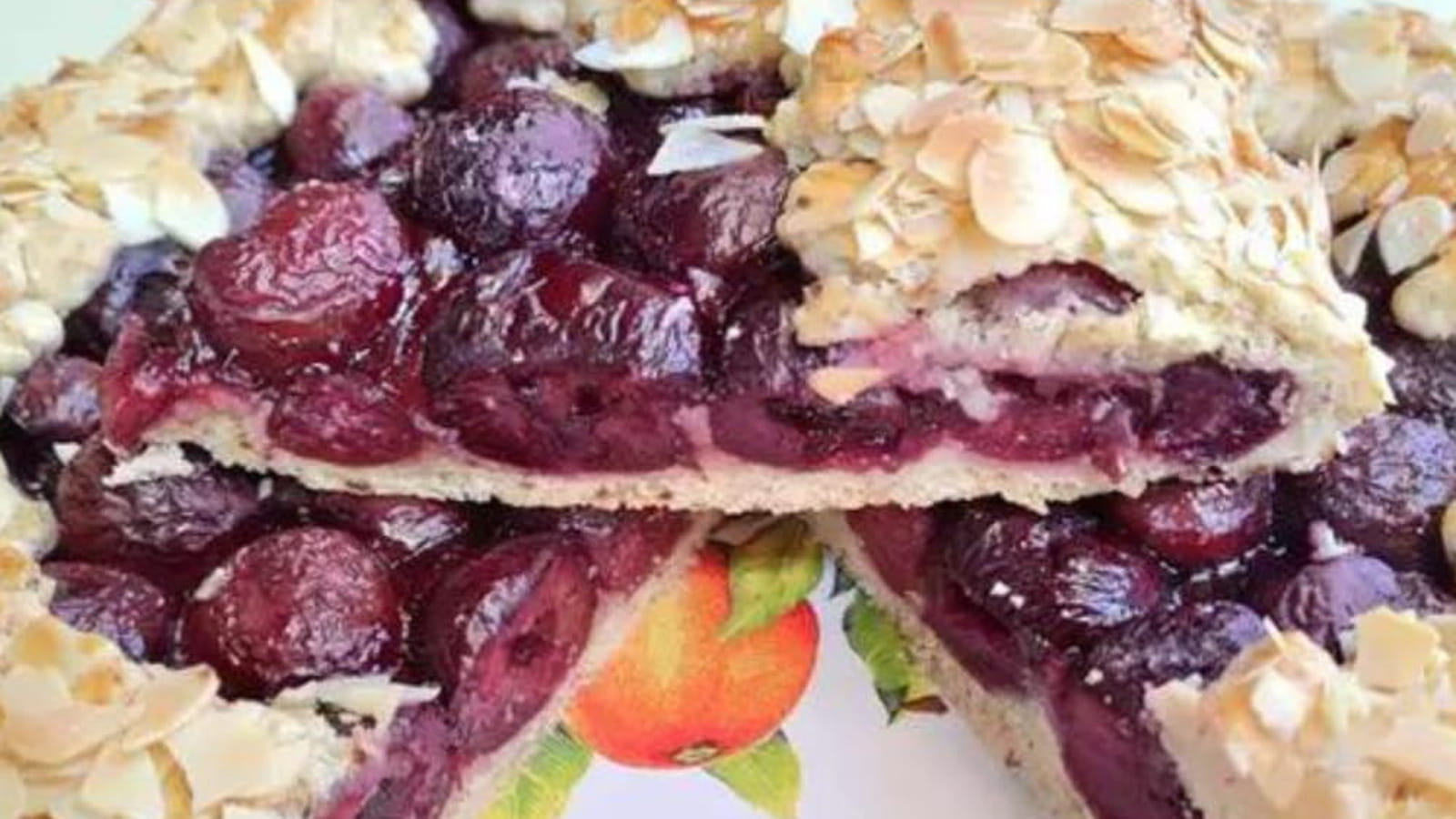 Tarte rustique aux cerises et amandes