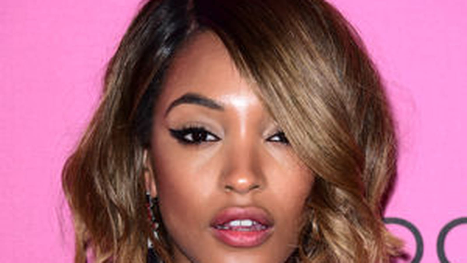 Jourdan Dunn, avec un carré