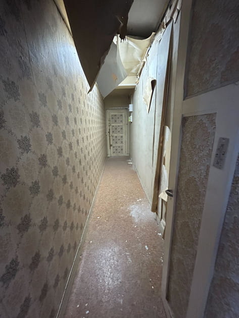 Avant&nbsp;: une entr&eacute;e en couloir d&eacute;mesur&eacute;e