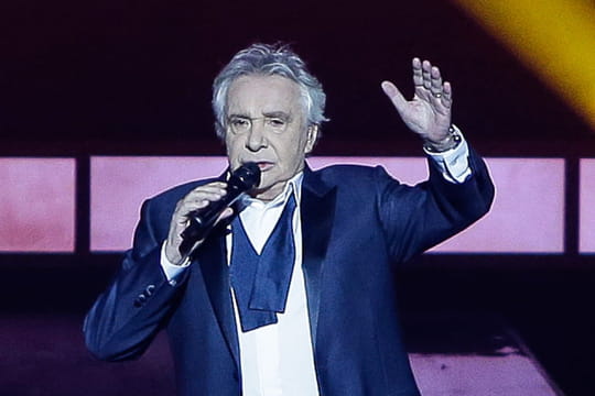Michel Sardou s'installe dans le Sud&nbsp;: amiante, &quot;vue sur la mer&quot;, salle de cin&eacute;... d&eacute;tails sur sa nouvelle maison