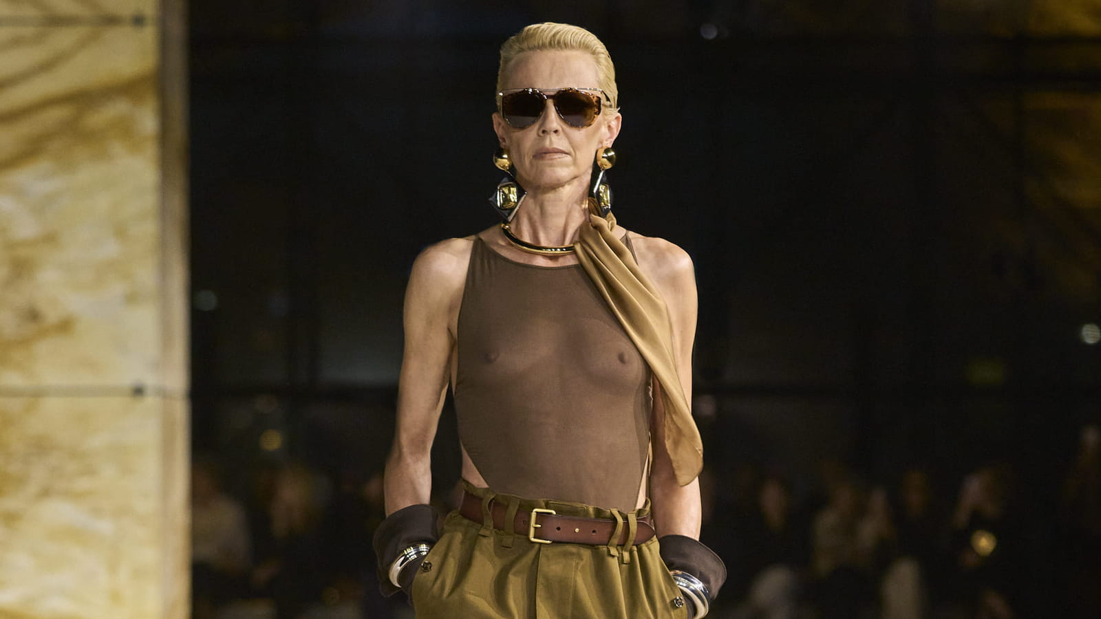 Look 19