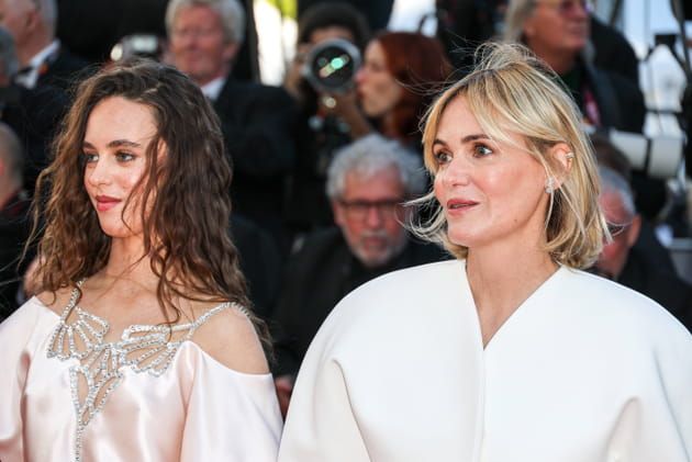 Judith Godr&egrave;che et Tess Barth&eacute;l&eacute;my&nbsp;: le duo m&egrave;re-fille sur son 31&nbsp;&agrave; Cannes