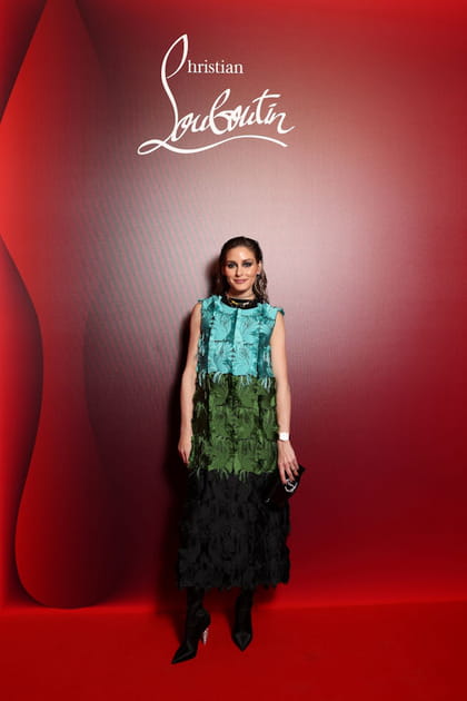 Olivia Palermo en robe tricolore textur&eacute;e sans manches &agrave; l'&eacute;v&eacute;nement Louboutin