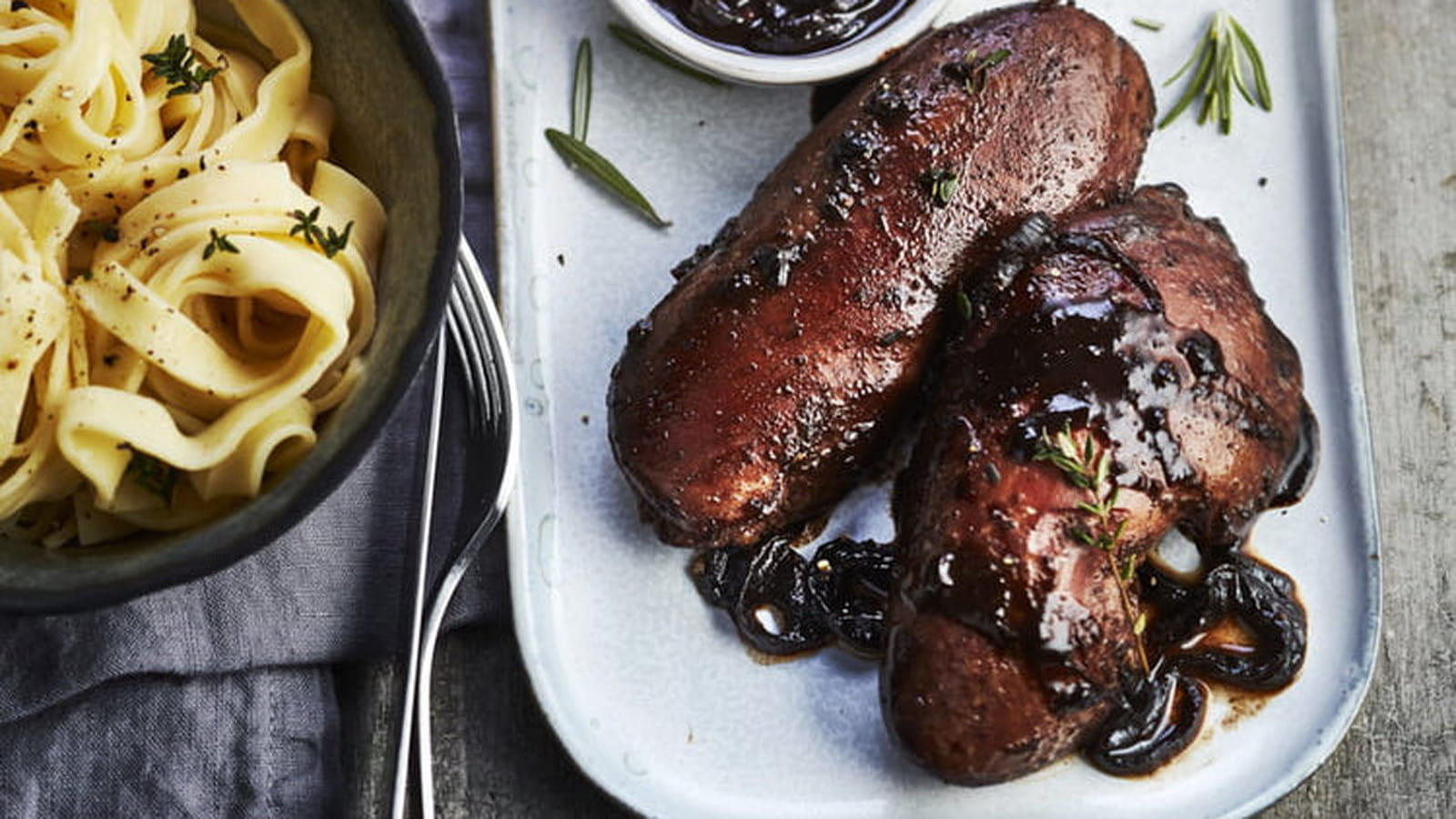 Rognons de porc au vinaigre balsamique, oignons et miel