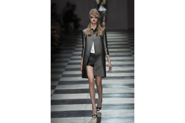 Prada hésite entre vacances et business