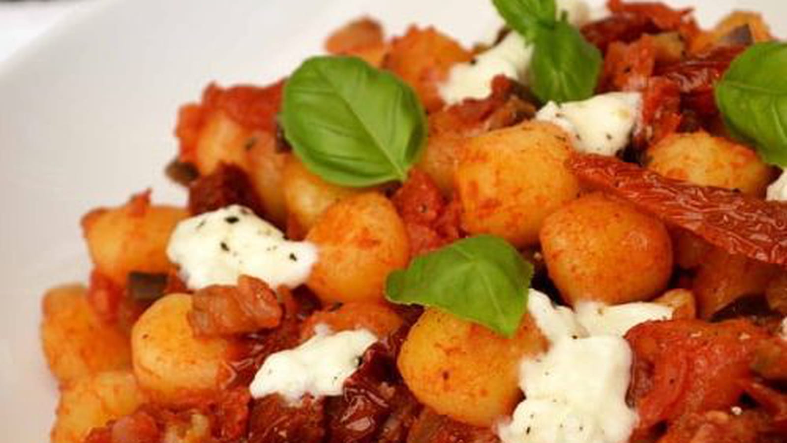 Gnocchi aux aubergines, tomates séchées et mozzarella di buffala