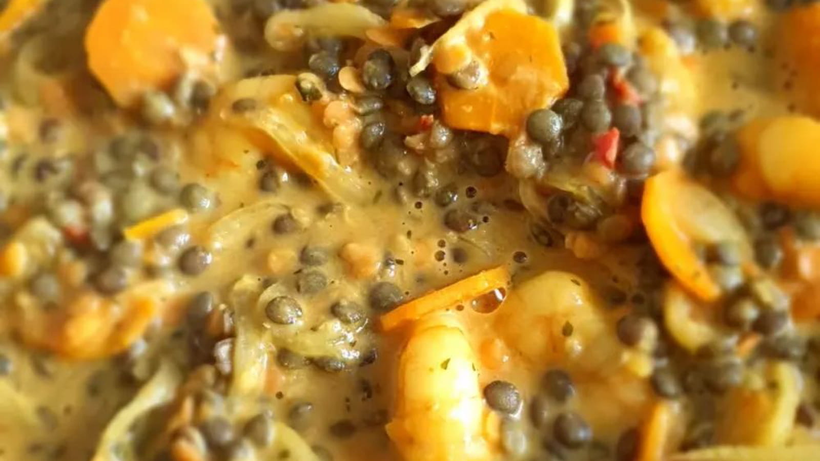 Curry de lentilles vertes et corail aux crevettes