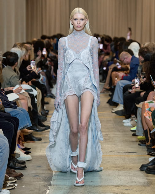 Look 63&nbsp;du d&eacute;fil&eacute; Burberry