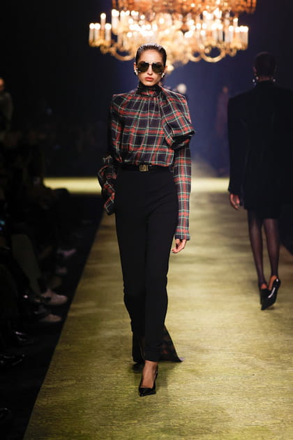 Look 28&nbsp;du d&eacute;fil&eacute; Saint Laurent