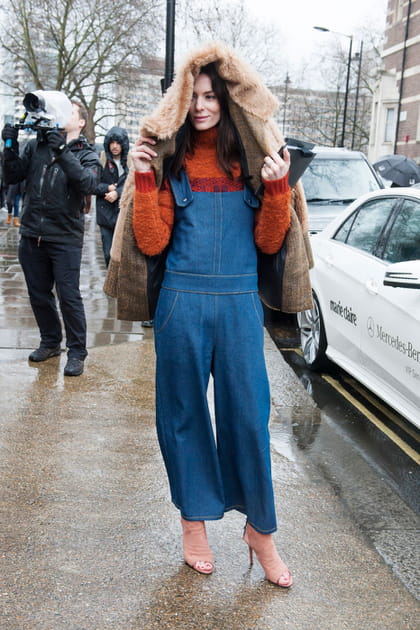 Street style &agrave; Londres : la salopette XXL