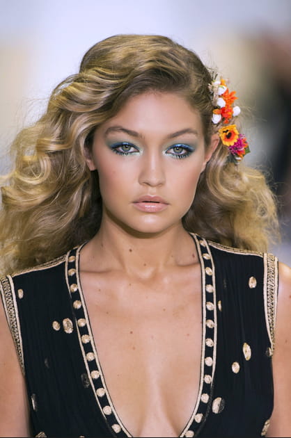 Les fleurs dans les cheveux