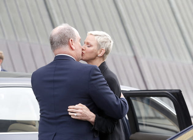 Charlene et Albert s'embrassent sur la bouche à Oslo - PHOTOS en famille