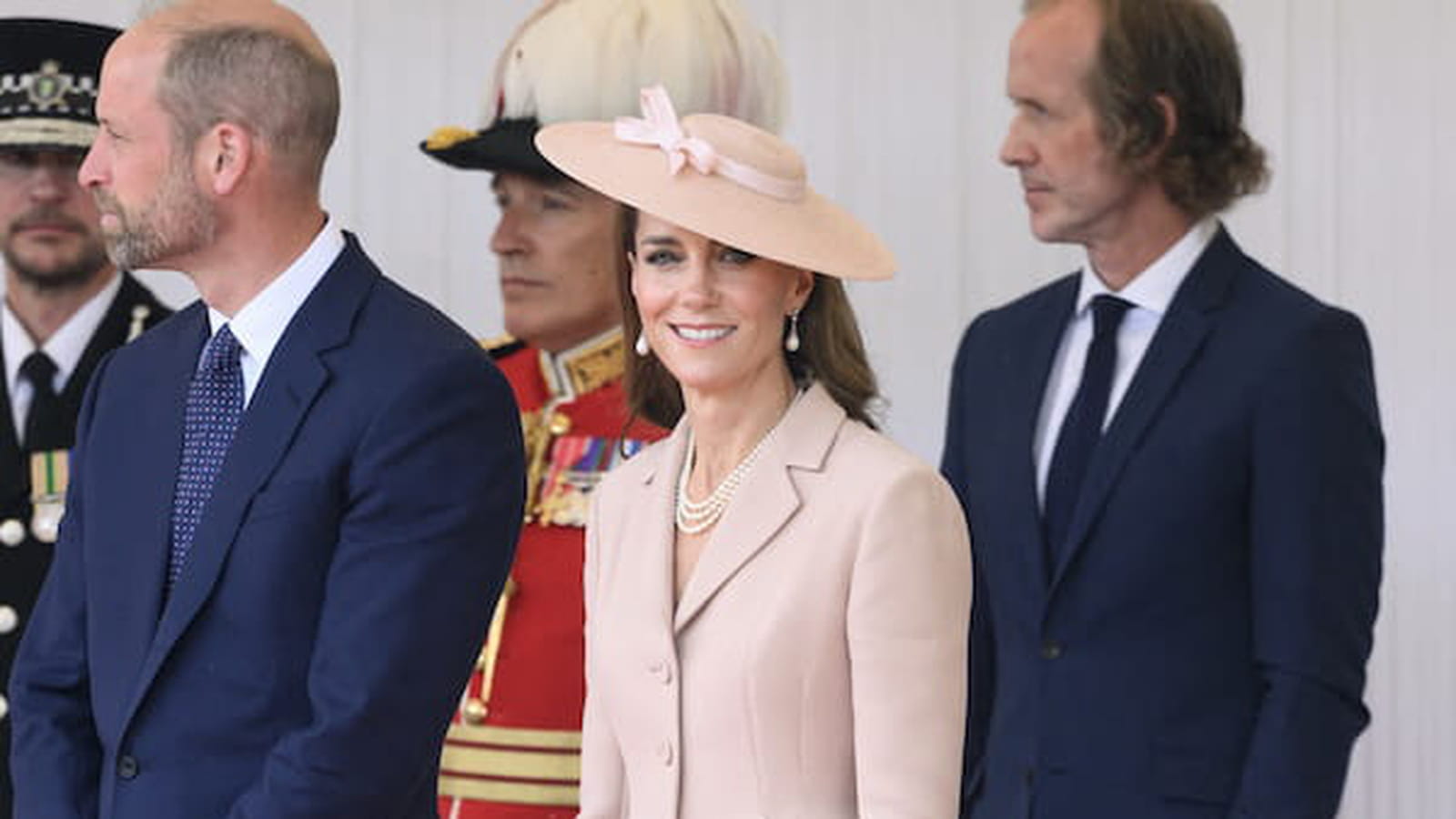 Kate Middleton arbore son tout premier look Dior, Charlène de Monaco très chic dans sa robe d'été...