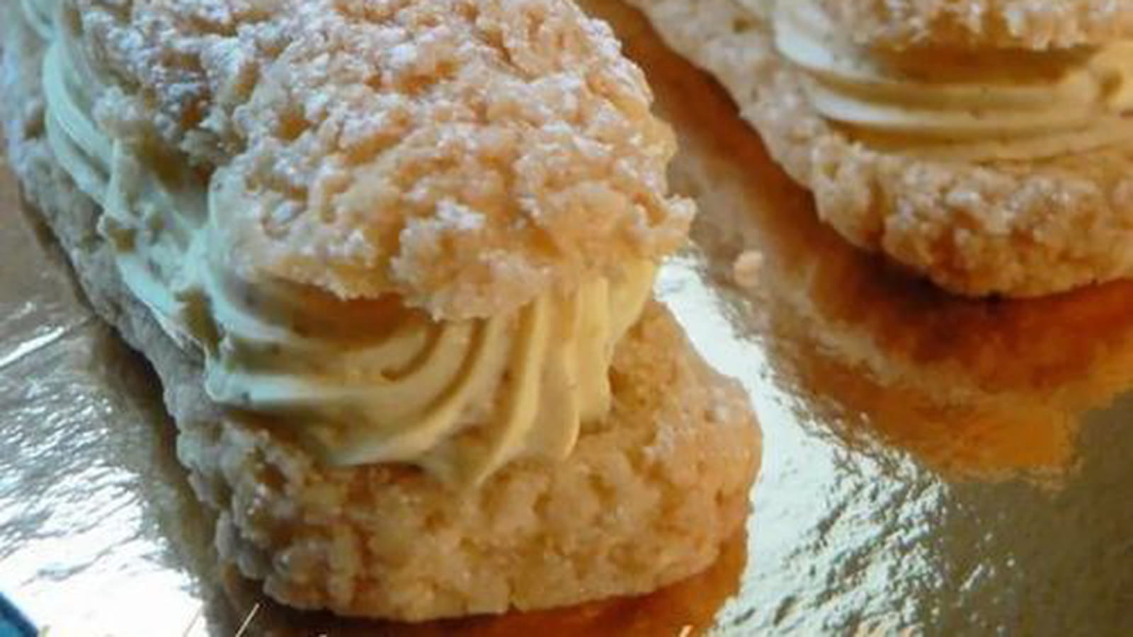 Eclairs fourrés à la crème de noix caramélisées